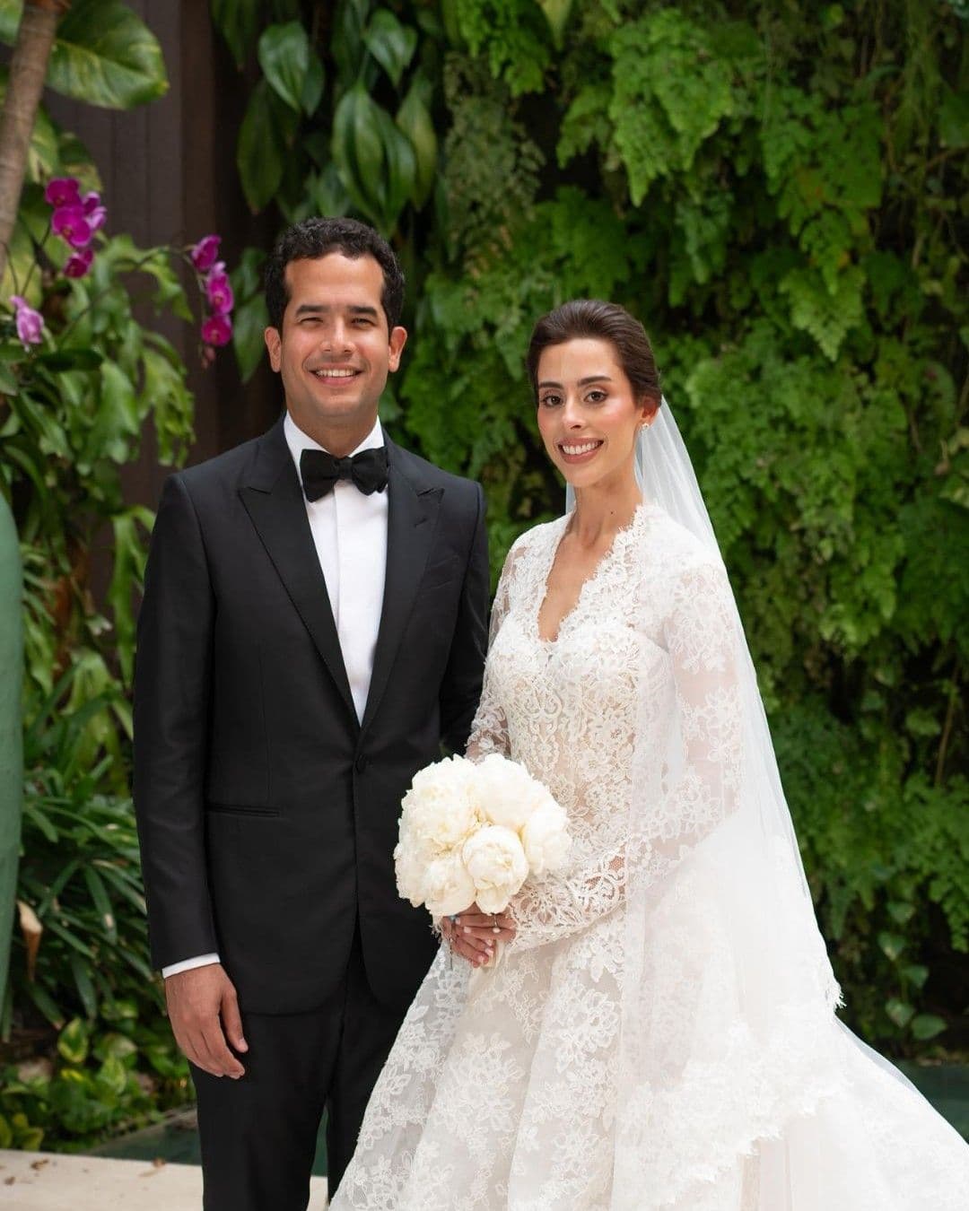 Omar Fernández y Alexia Rubio celebran boda religiosa en Santo Domingo
