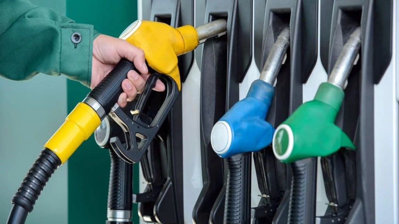Gobierno congela precios de combustibles para proteger economía familiar