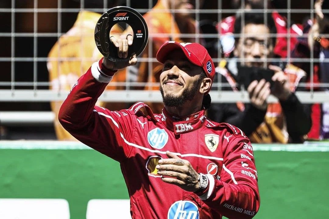 Lewis Hamilton regresa a la F1 con renovada energía para desafiar a Kimi Antonelli