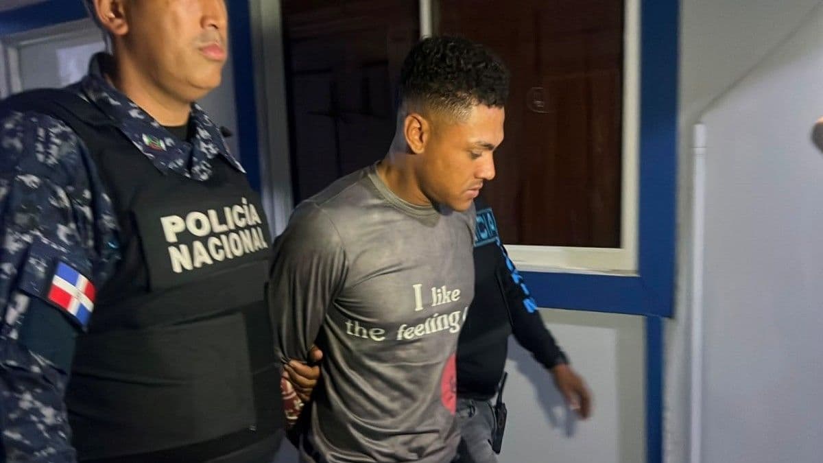 Se entrega sospechoso de asesinato de adolescente en Santiago
