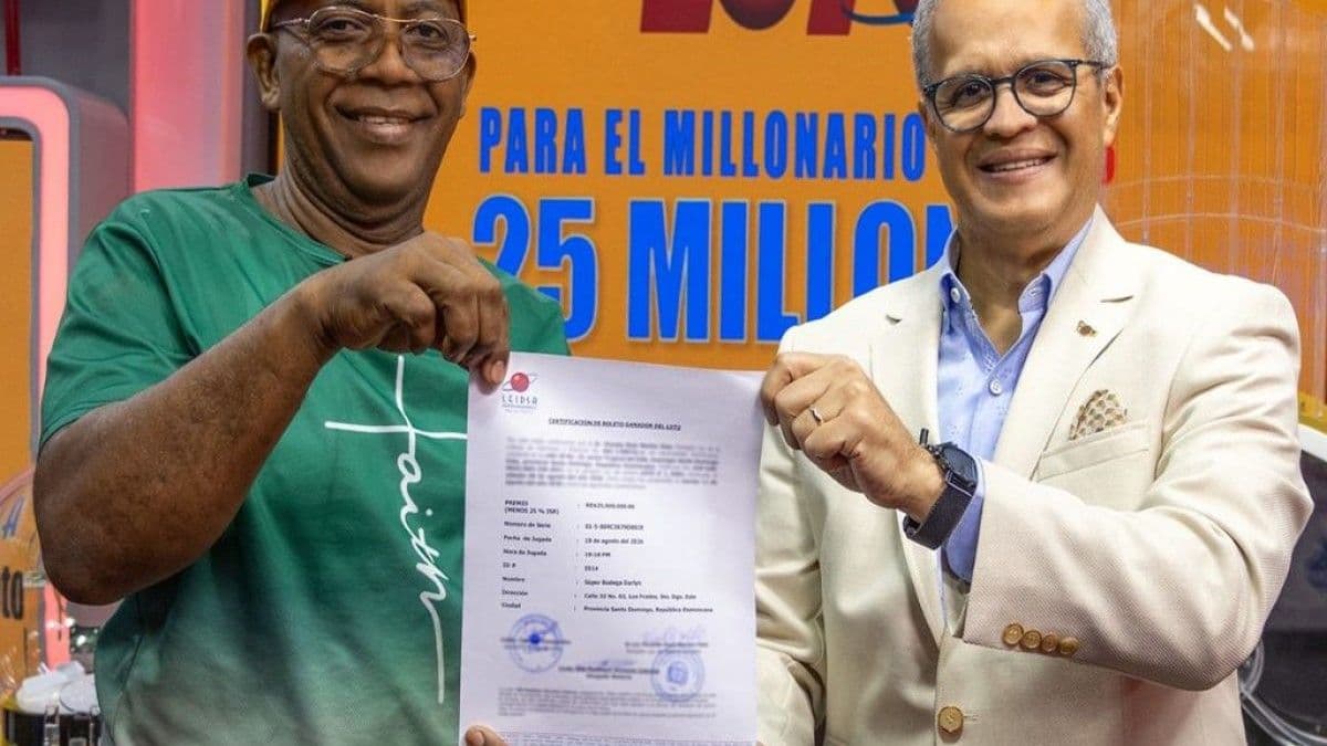 LEIDSA entrega certificado a ganador de 25 millones de pesos