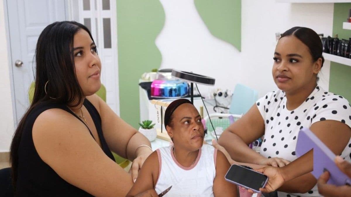 Gastos mensuales de higiene y cuidado personal en mujeres jóvenes