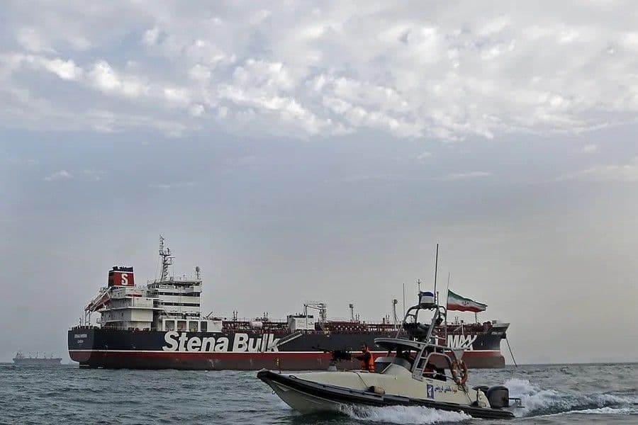 Reapertura del estrecho de Ormuz tras aumento del precio del crudo