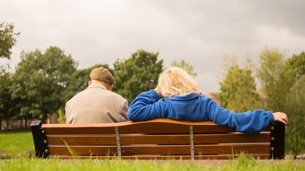 Geriatra advierte sobre el impacto del cuidado de adultos mayores en los cuidadores