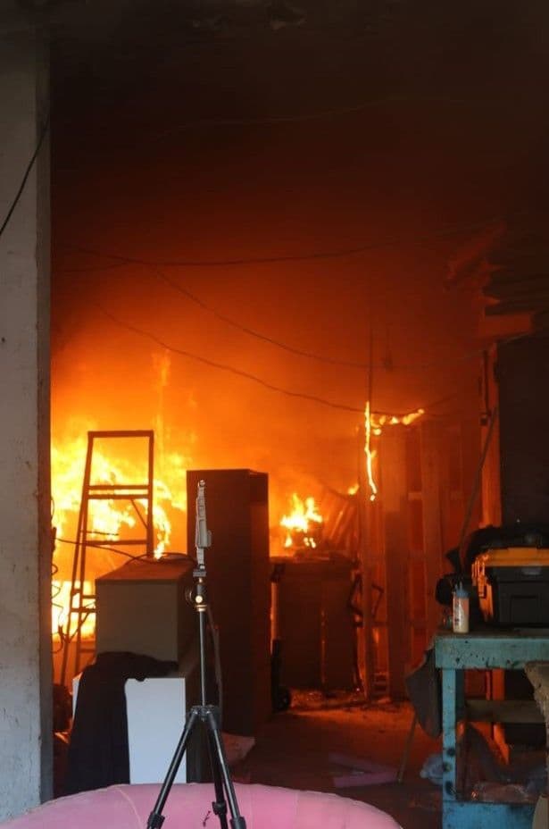 Incendio consume tienda de muebles en Villa María