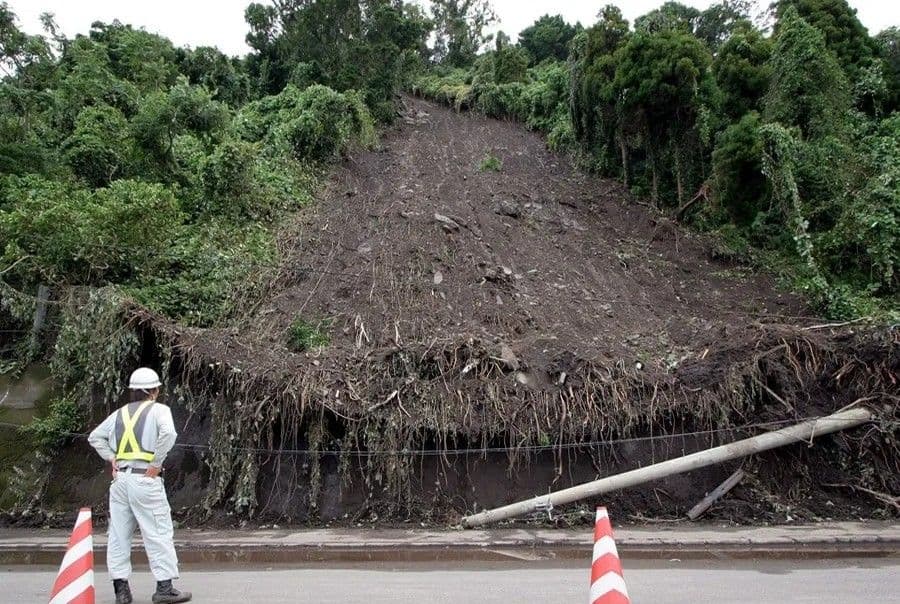 Japón ordena evacuación de más de 5.000 personas por tifón Dolphin