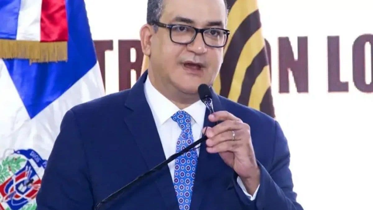 JCE insta a dominicanos a renovar su cédula antes de 2027