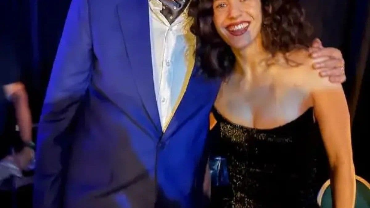 Rosalía agradece a Juan Luis Guerra en los Premios Billboard Latino