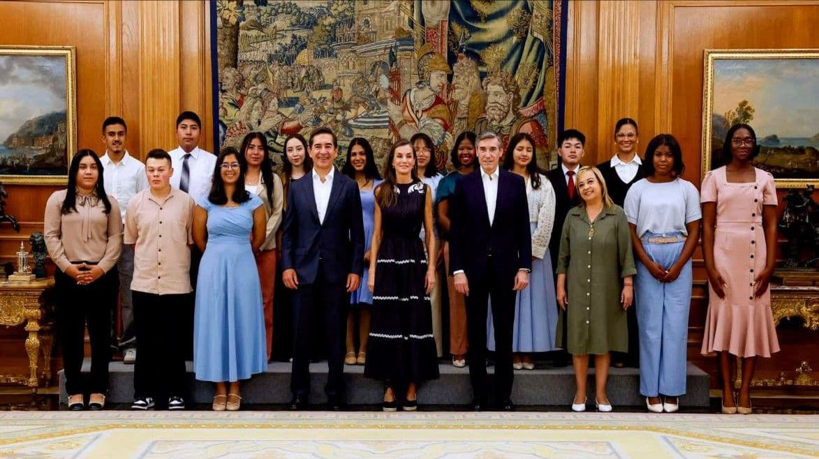 Jóvenes de Colombia, Perú y República Dominicana reciben becas universitarias de BBVA