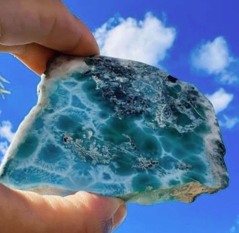 El larimar: una piedra única de República Dominicana que conquista el mercado internacional