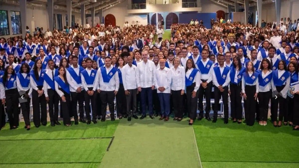 Luis Abinader anuncia creación de Instituto Politécnico Loyola en Azua