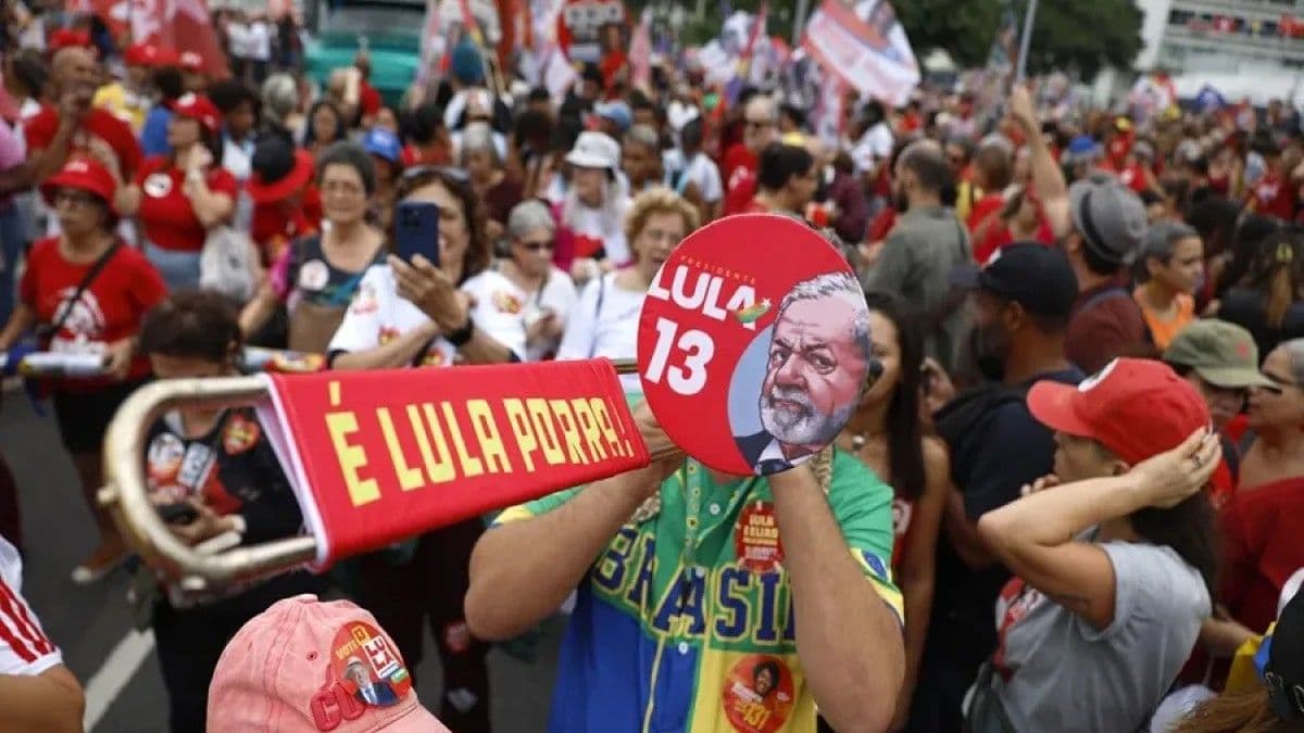 Lula da Silva moviliza a sus bases con marchas en Brasil antes de las elecciones