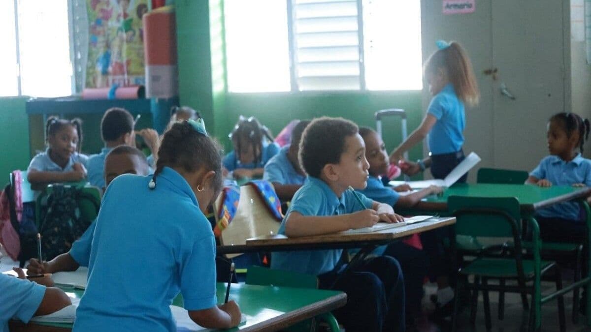 Disminución en la asistencia escolar en el segundo día de clases en Santo Domingo