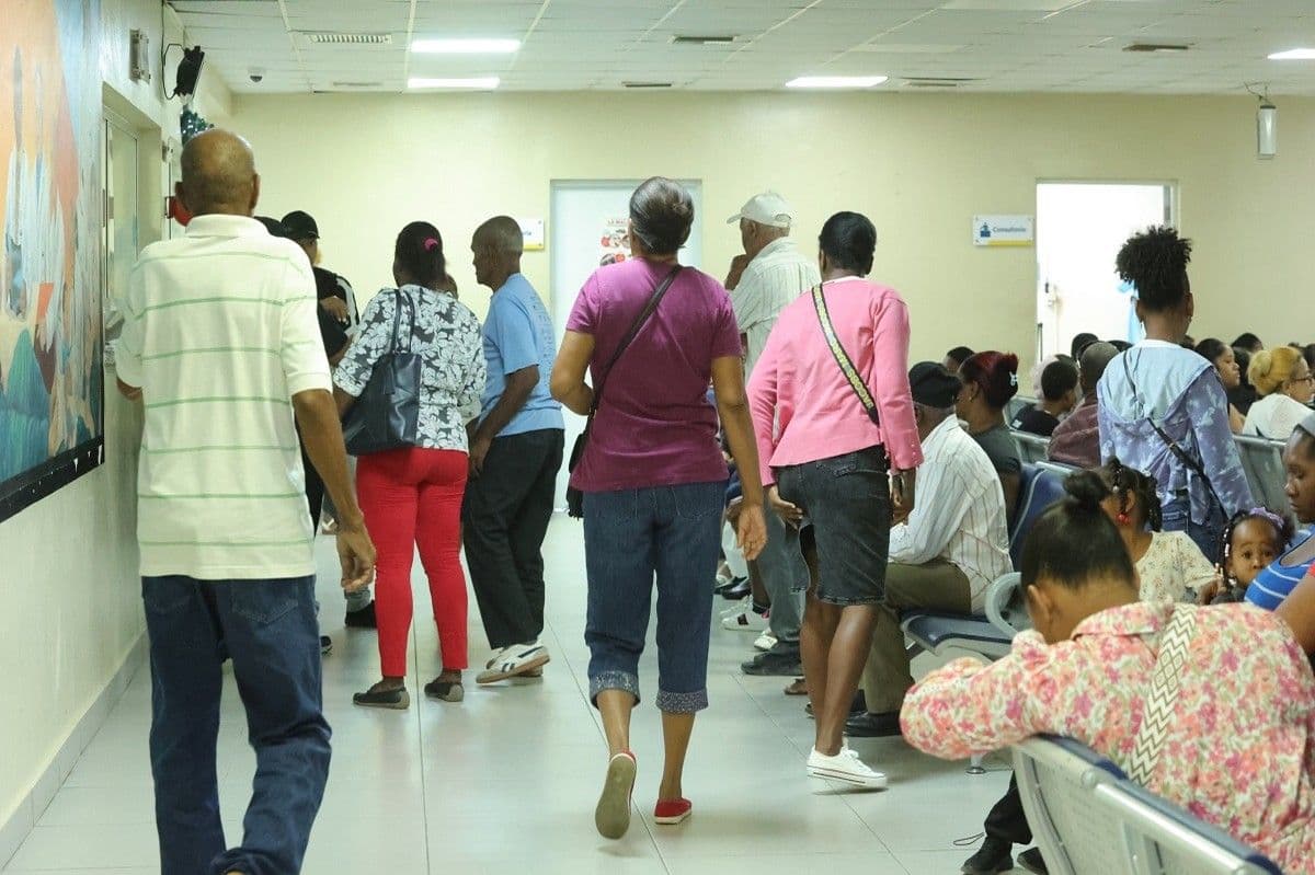 Clínicas privadas evalúan suspender servicios a principales ARS