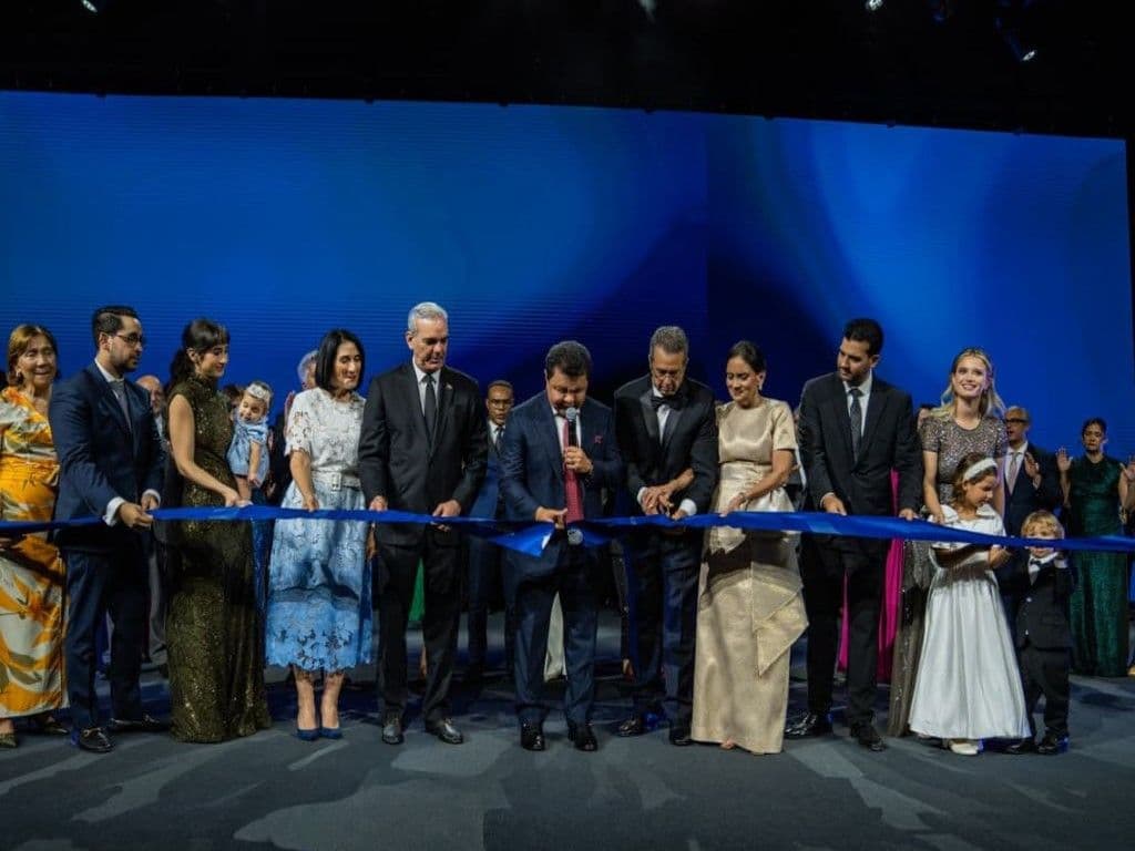 Luis Abinader inaugura nuevo templo del Ministerio Internacional Monte de Dios