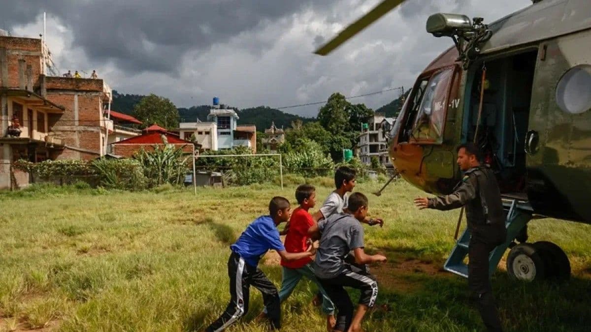 Éxodo en Nepal por temor a nueva riada complica rescates