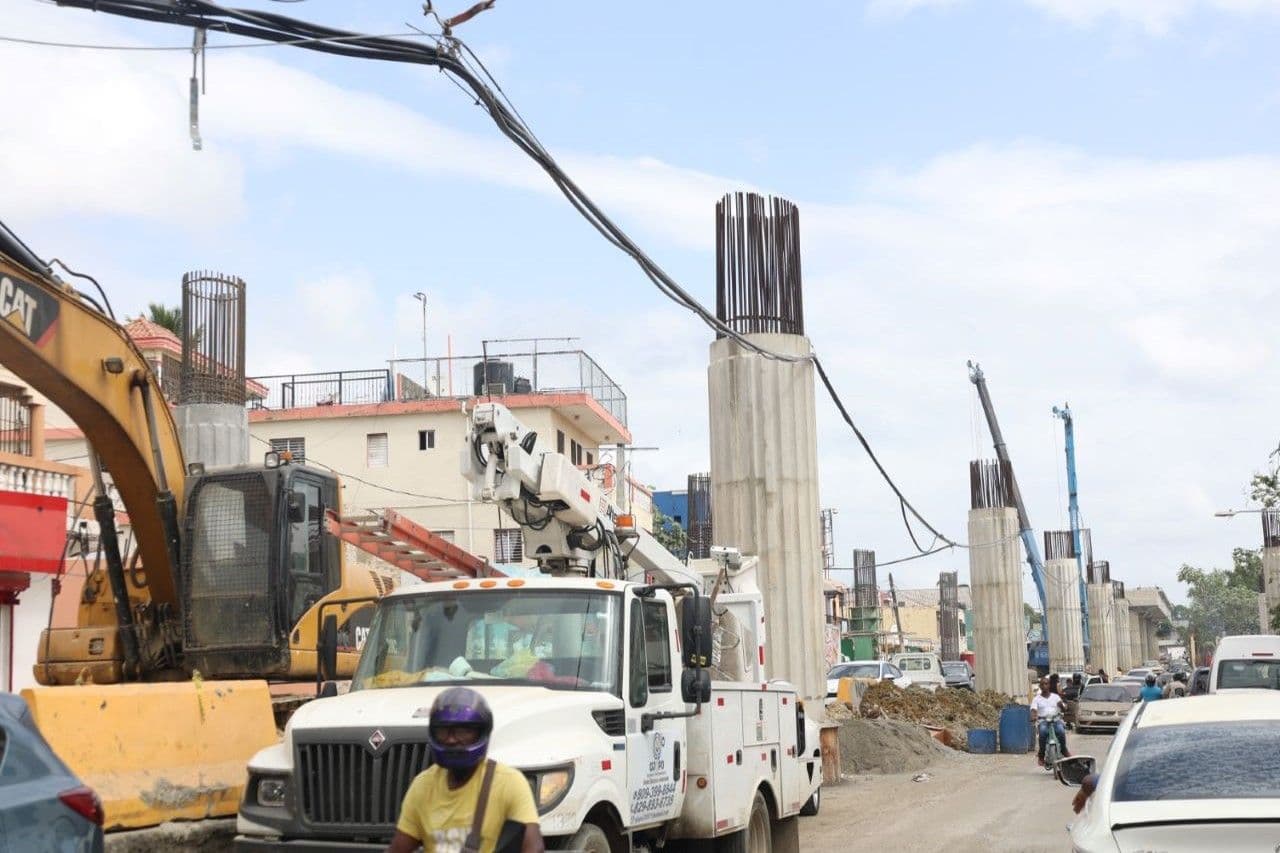 Residentes de Villa Mella denuncian retrasos y afectaciones por obras del Metro