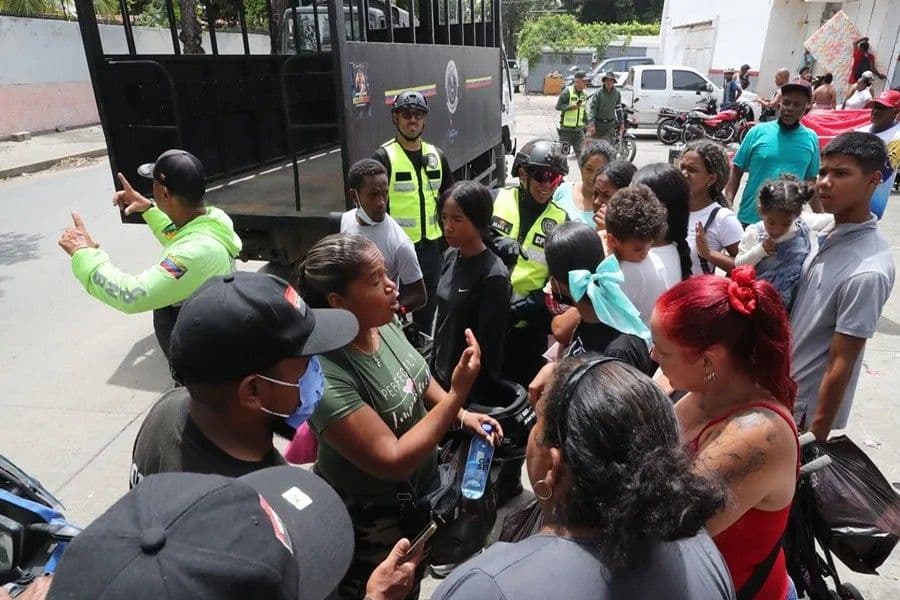 Protestas en La Guaira por falta de reubicación tras terremoto en Venezuela