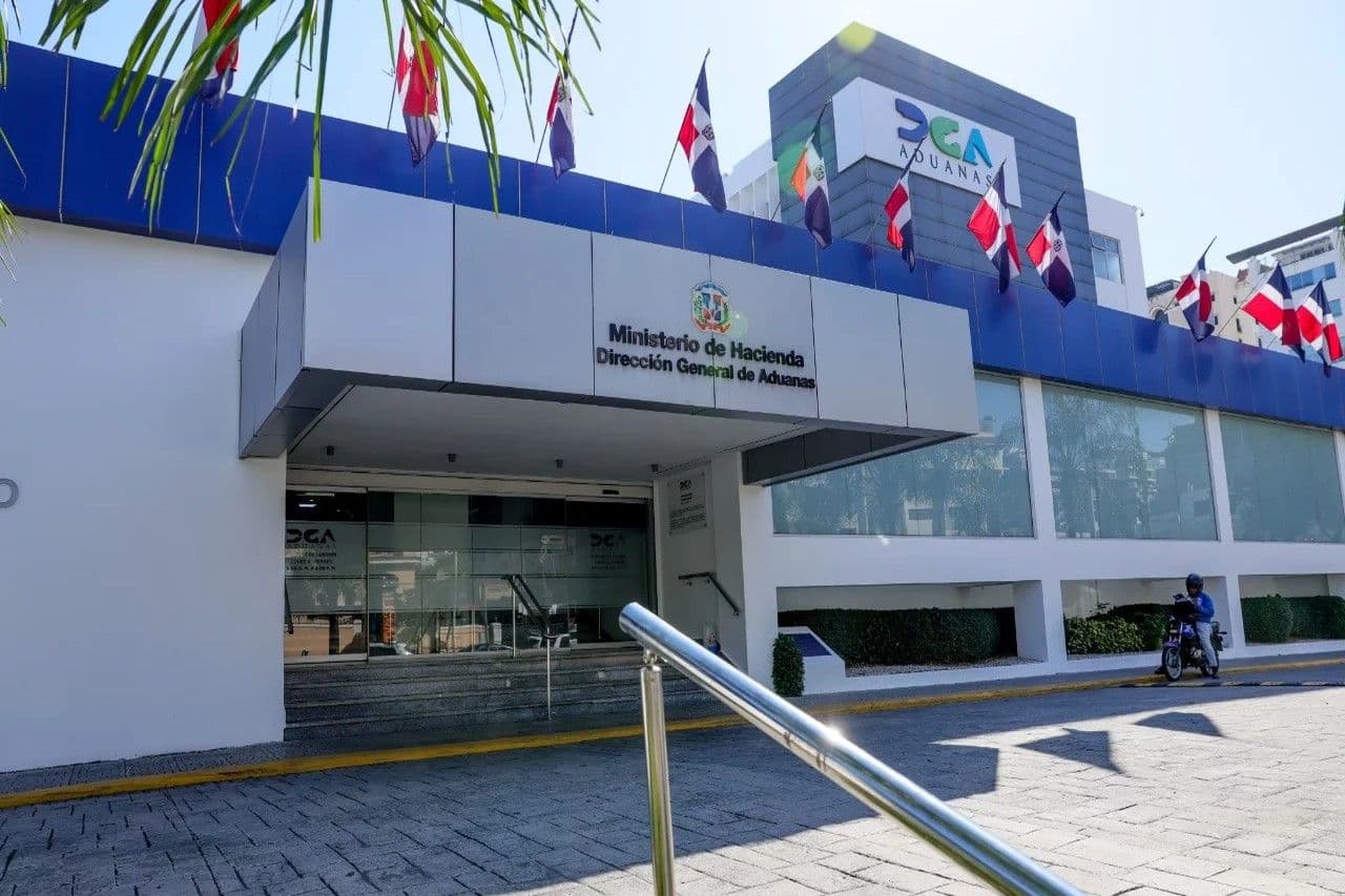 Aduanas decomisa millones en cigarrillos y televisores por irregularidades