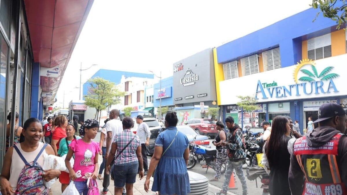 Comerciantes dominicanos en la avenida Duarte enfrentan competencia de tiendas chinas