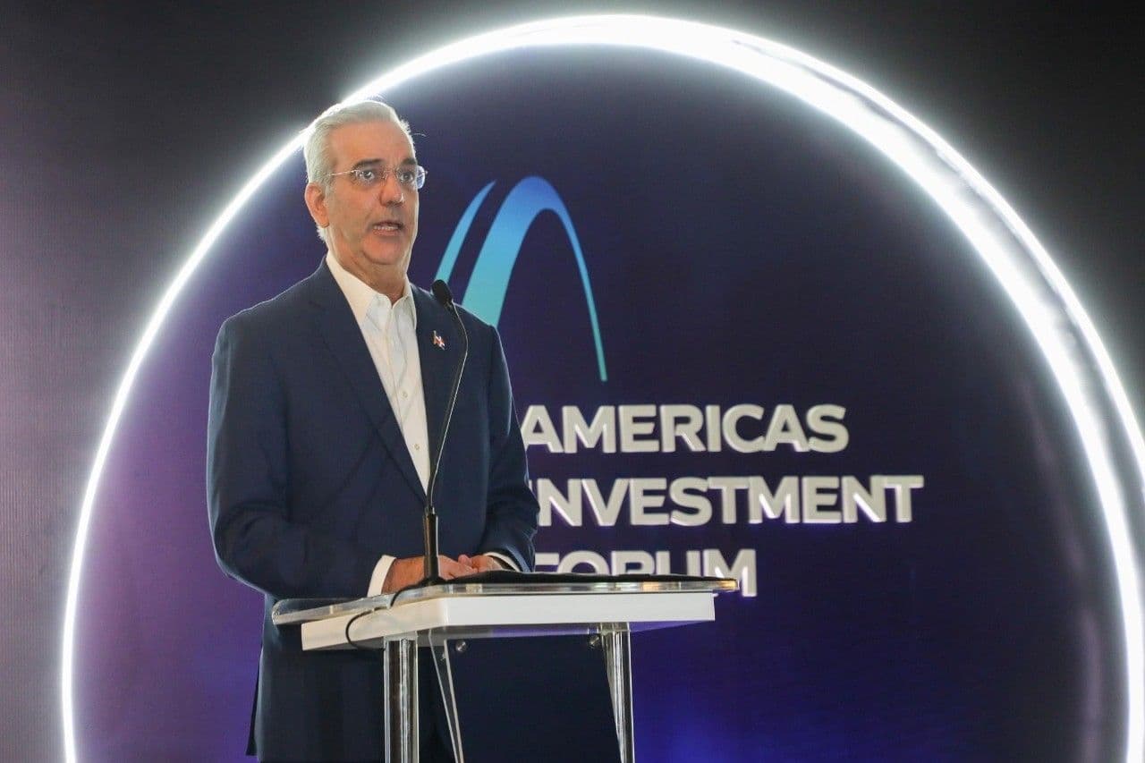 Abinader destaca seguridad jurídica para atraer inversiones en foro internacional