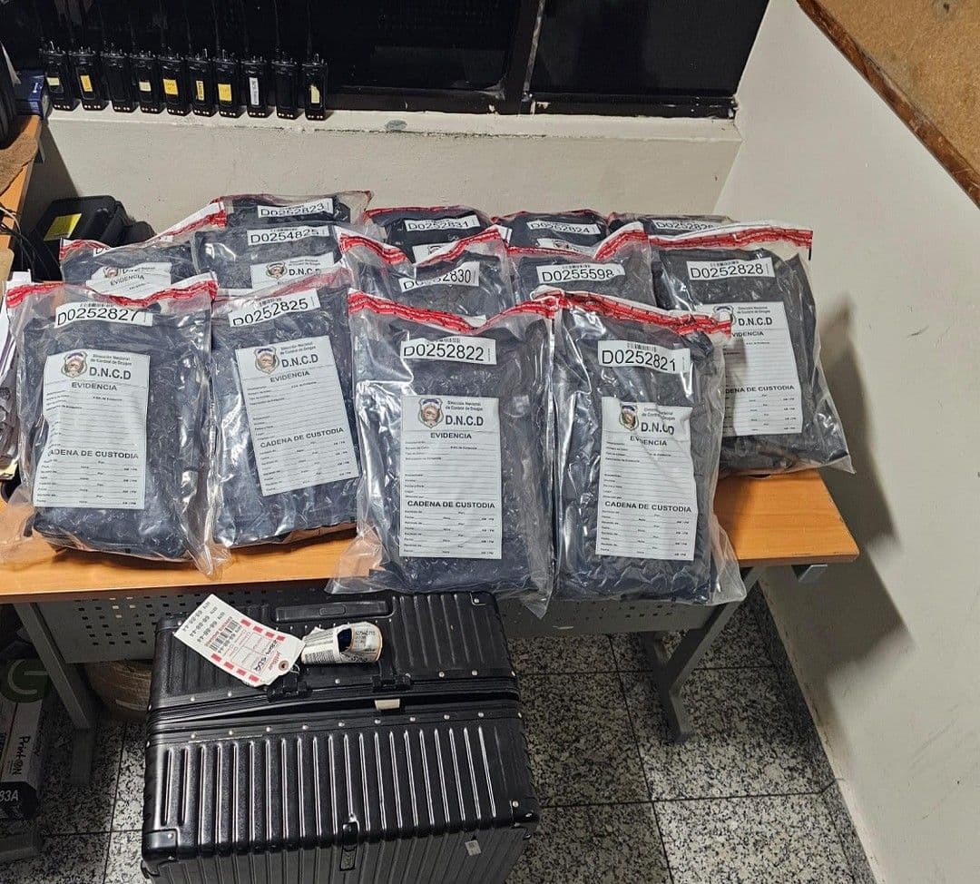 Autoridades incautan 25 paquetes de marihuana en el AILA