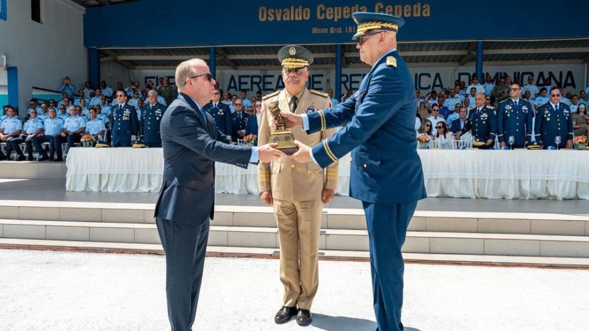 Ministro de Defensa lidera traspasos de mando en Ejército y Fuerza Aérea