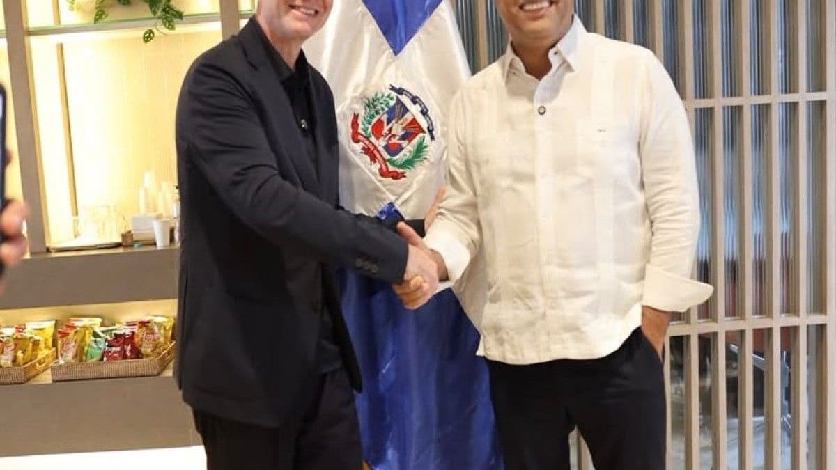 Kelvin Cruz recibe a líderes de FIFA y Concacaf en República Dominicana
