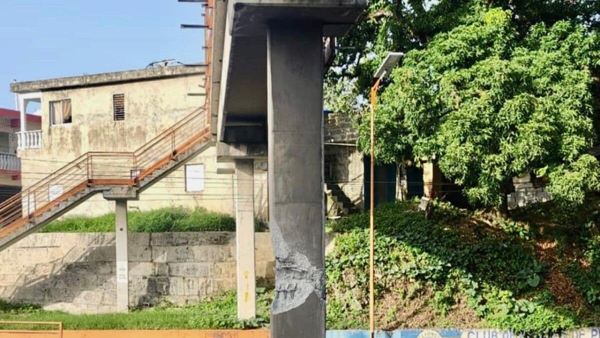 Interrupción parcial del tránsito en Piedra Blanca por trabajos en puente peatonal