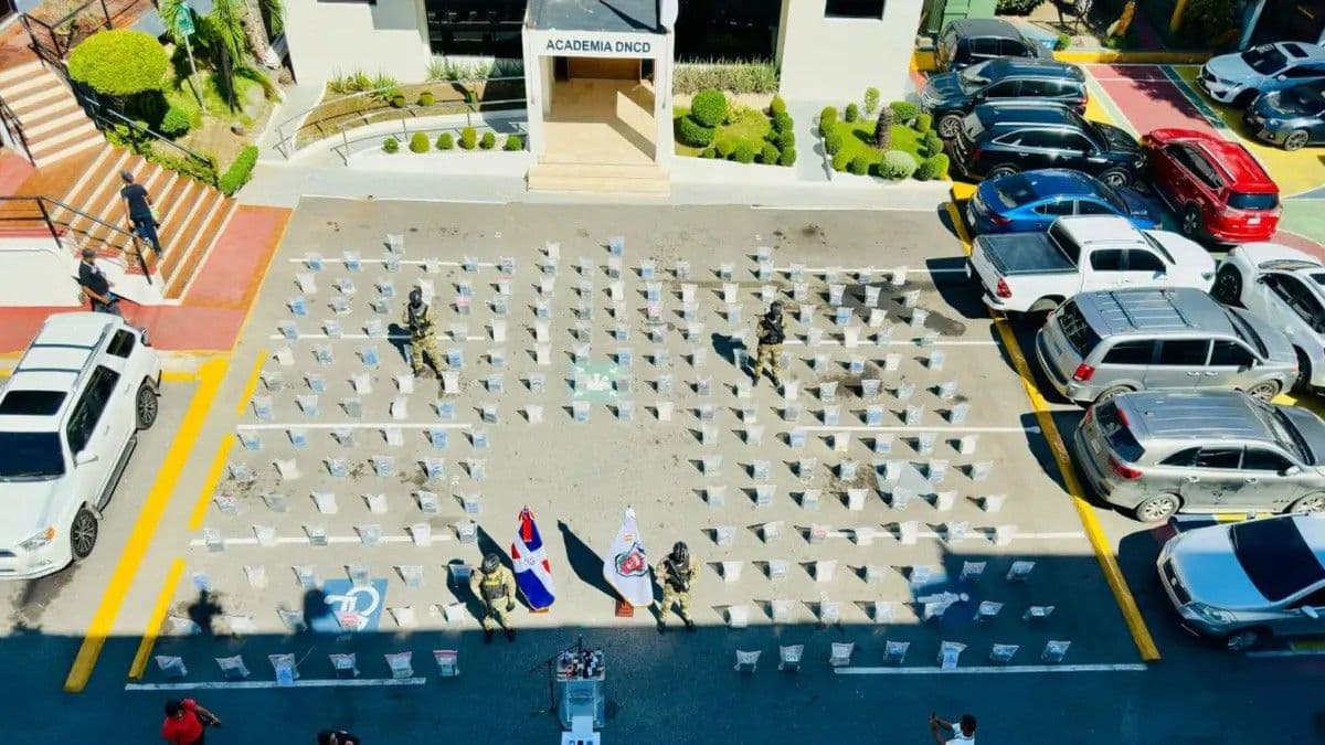 DNCD incauta más de una tonelada de cocaína en operación frente a Pedernales