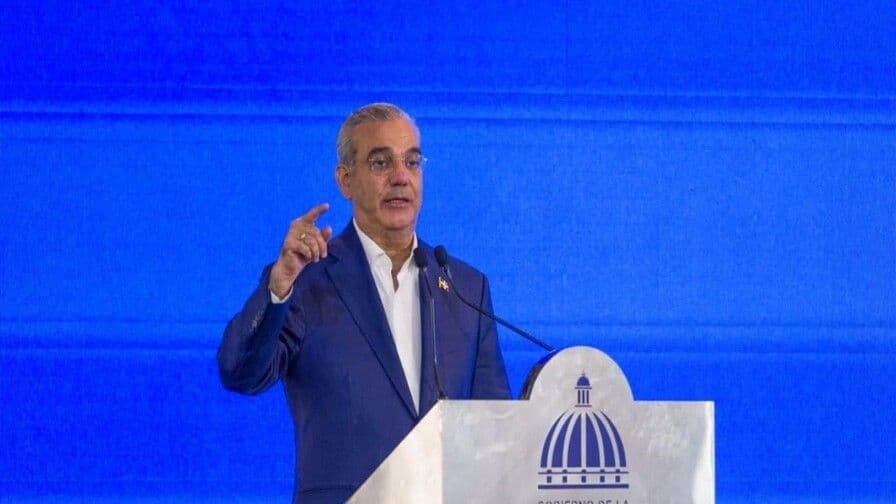 Abinader promueve competencia en telecomunicaciones ante llegada de Viettel