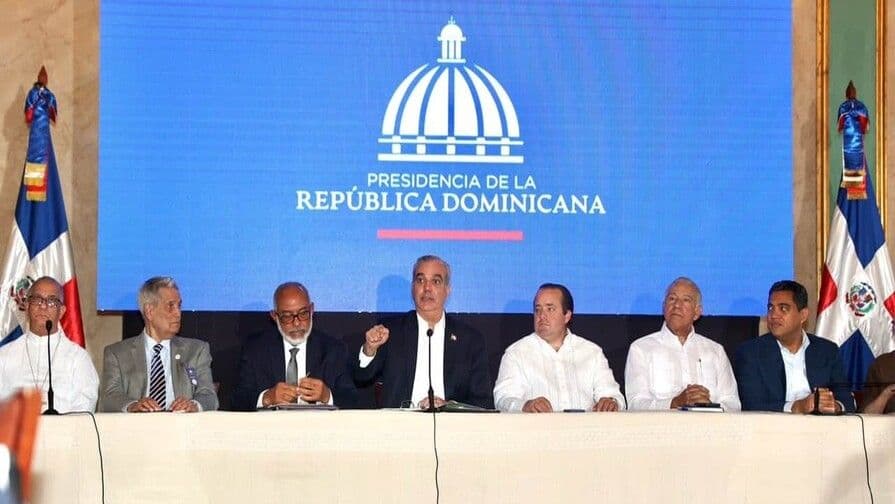 Abinader resalta uso de fondos recuperados en obras deportivas
