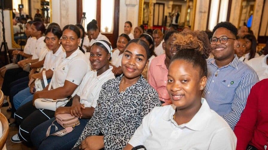 Abinader resalta logros del Programa Oportunidad 14-24 para jóvenes