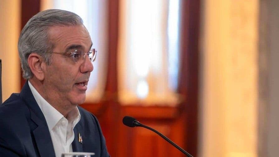 Abinader admite deficiencias en la comunicación sobre la tarifa eléctrica