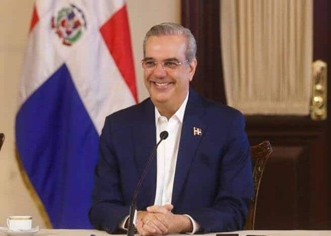 Abinader mantiene su nivel de aprobación según encuesta