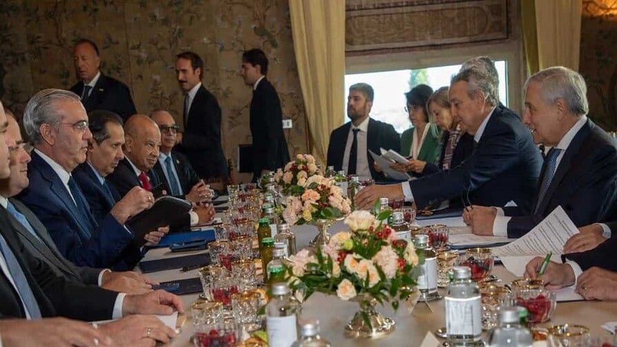 Abinader promueve inversiones en turismo y zonas francas en Italia