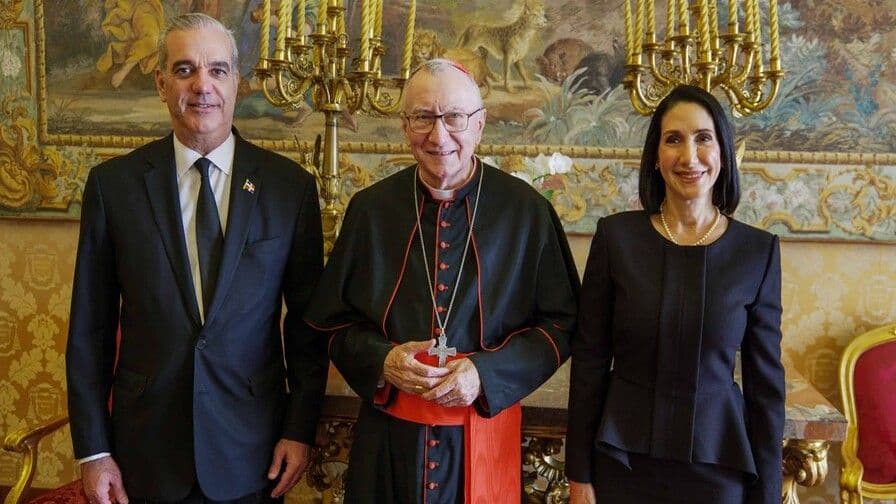 Abinader se reúne con el cardenal Parolin en el Vaticano