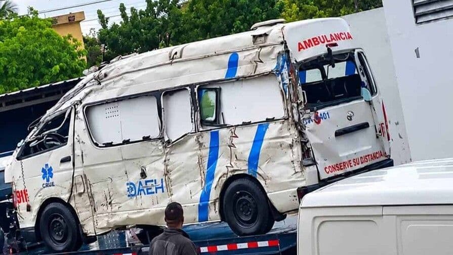 Accidente de ambulancia en Barahona cobra la vida de una enfermera