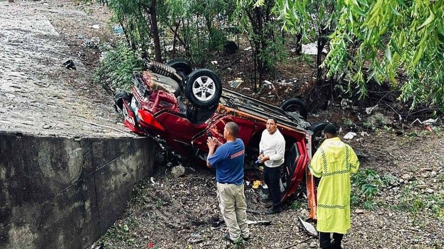 Accidente en Azua deja un muerto y varios heridos