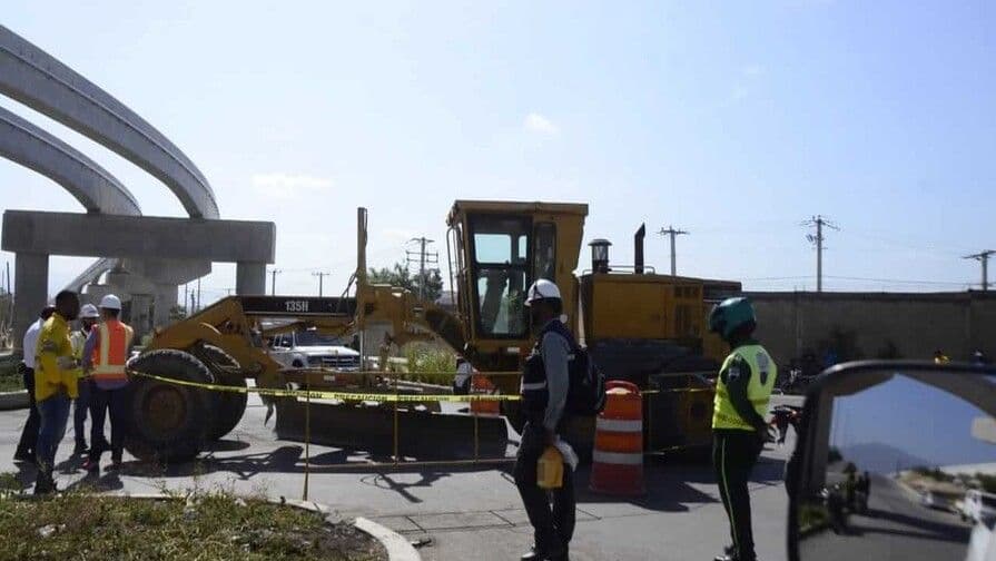Joven fallece tras accidente con maquinaria pesada en Santiago