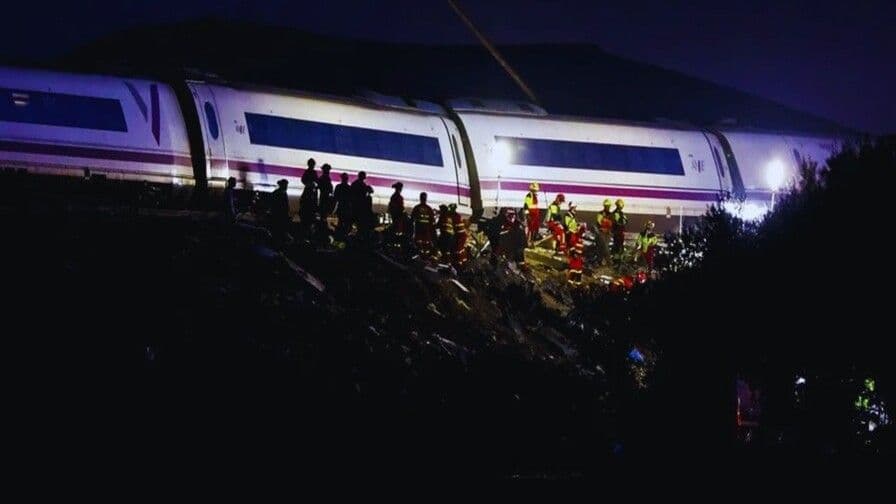 Accidente ferroviario en España deja 74 muertos