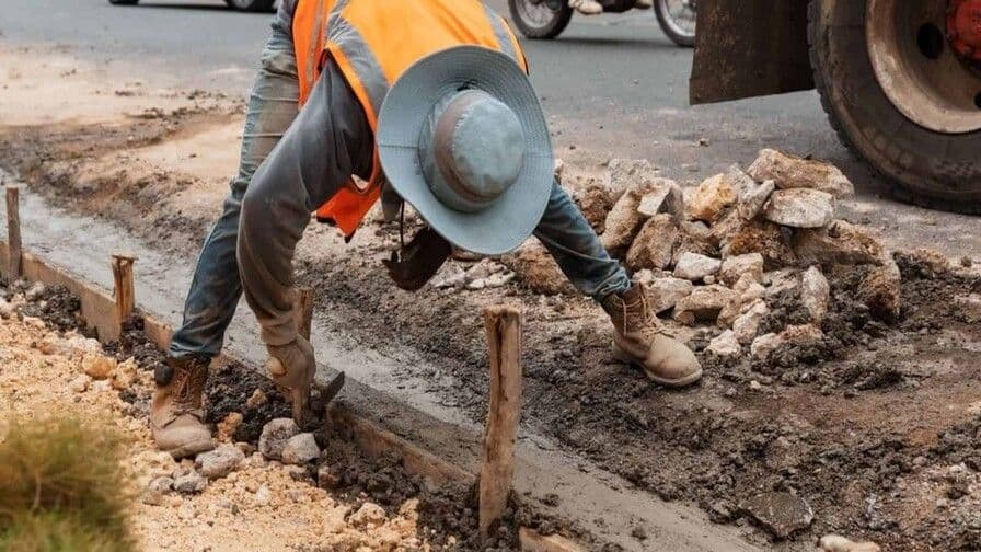 Suspensión de construcción de aceras y contenes en Las Terrenas