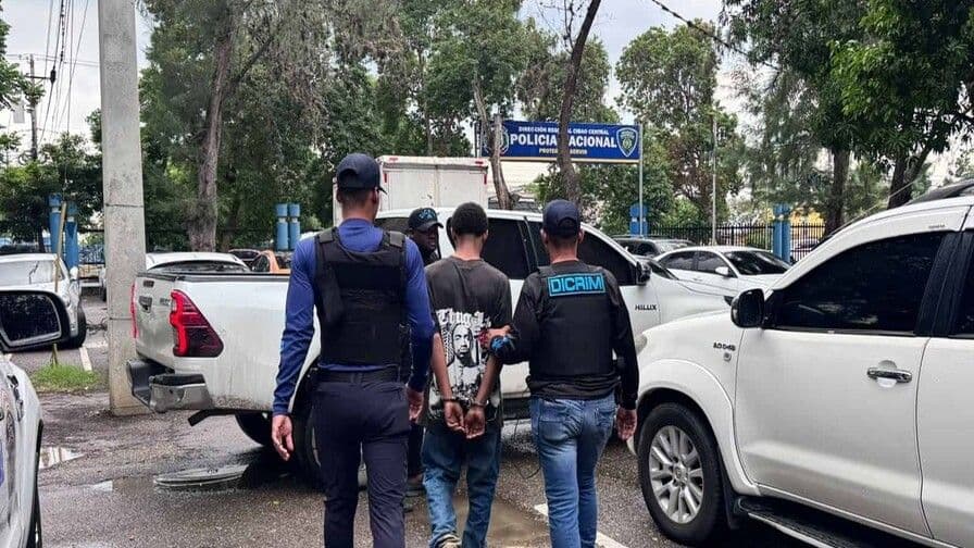 Adolescente se entrega por muerte de sargento policial en Santiago