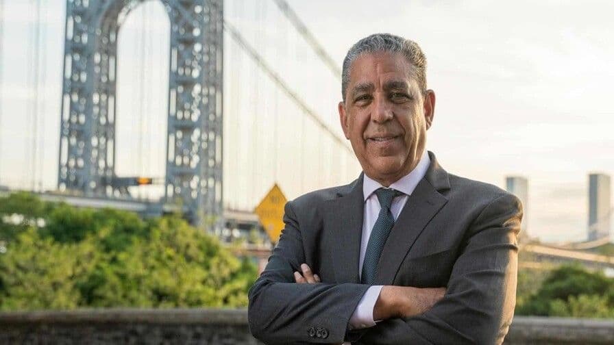 Adriano Espaillat se retira tras perder primarias demócratas