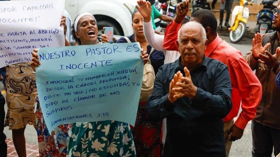 Aplazan audiencia de coerción a pastor acusado de trata de menores en Haina