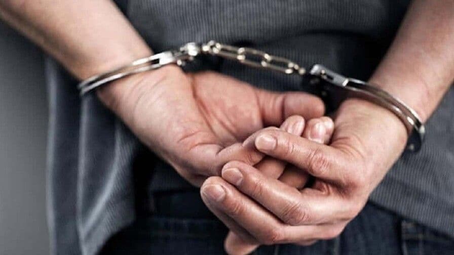 Detenido hombre en rebeldía por violencia de género en Santo Domingo