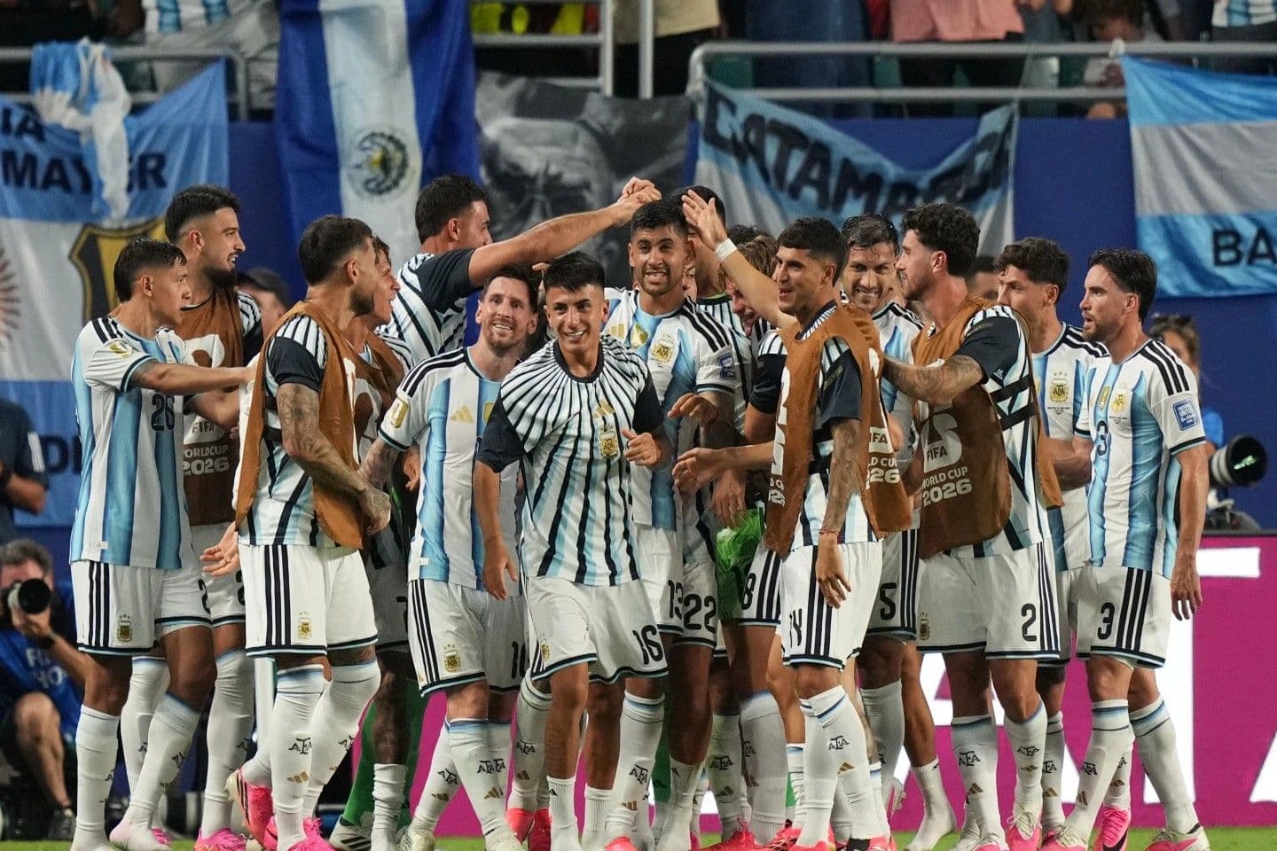 Argentina avanza a octavos de final tras vencer a Cabo Verde 3-2