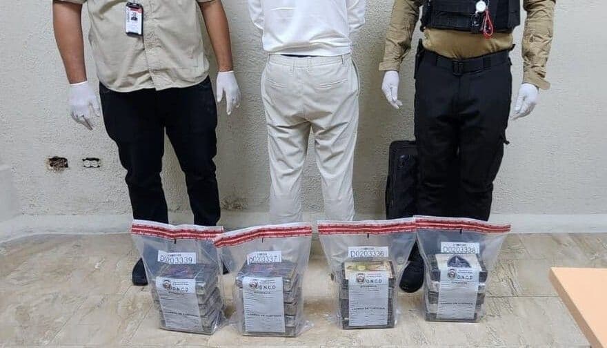 Detienen a ciudadano español con 20 paquetes de cocaína en Punta Cana