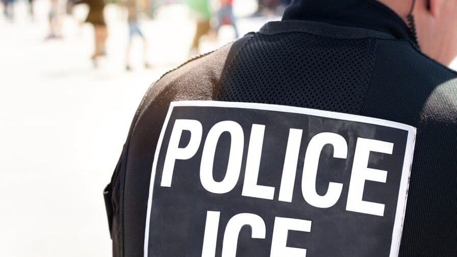 Agente de ICE dispara a inmigrante venezolano en Austin