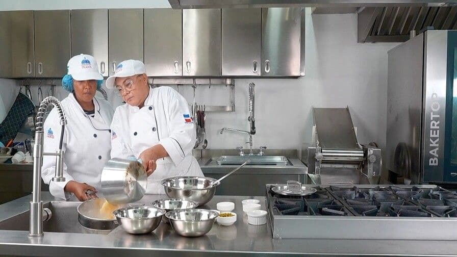 Proceso de elaboración de recetas del menú escolar en República Dominicana